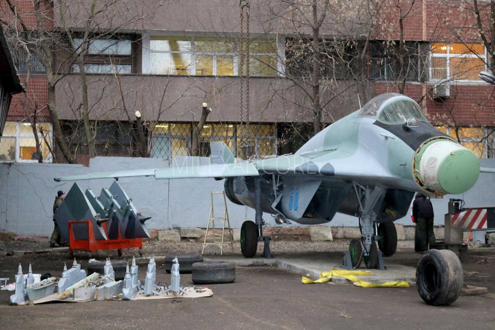 Na UKRAJINSKOM závode rozkradli stíhacie lietadlo MiG-29